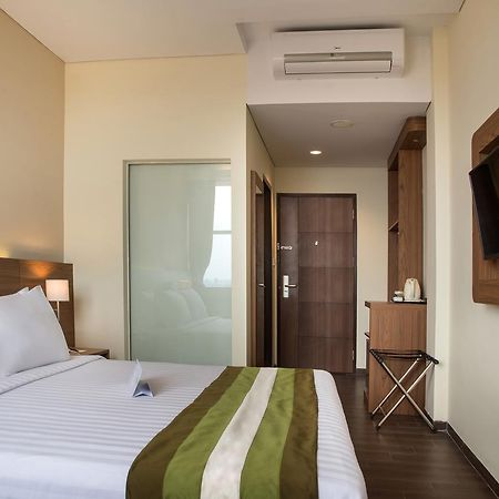 Grand Whiz Poins Simatupang Jakarta Exterior photo